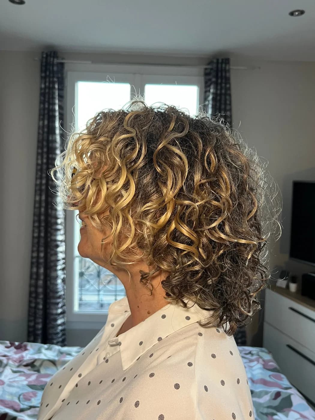 Après : Cheveux mi-longs méchés